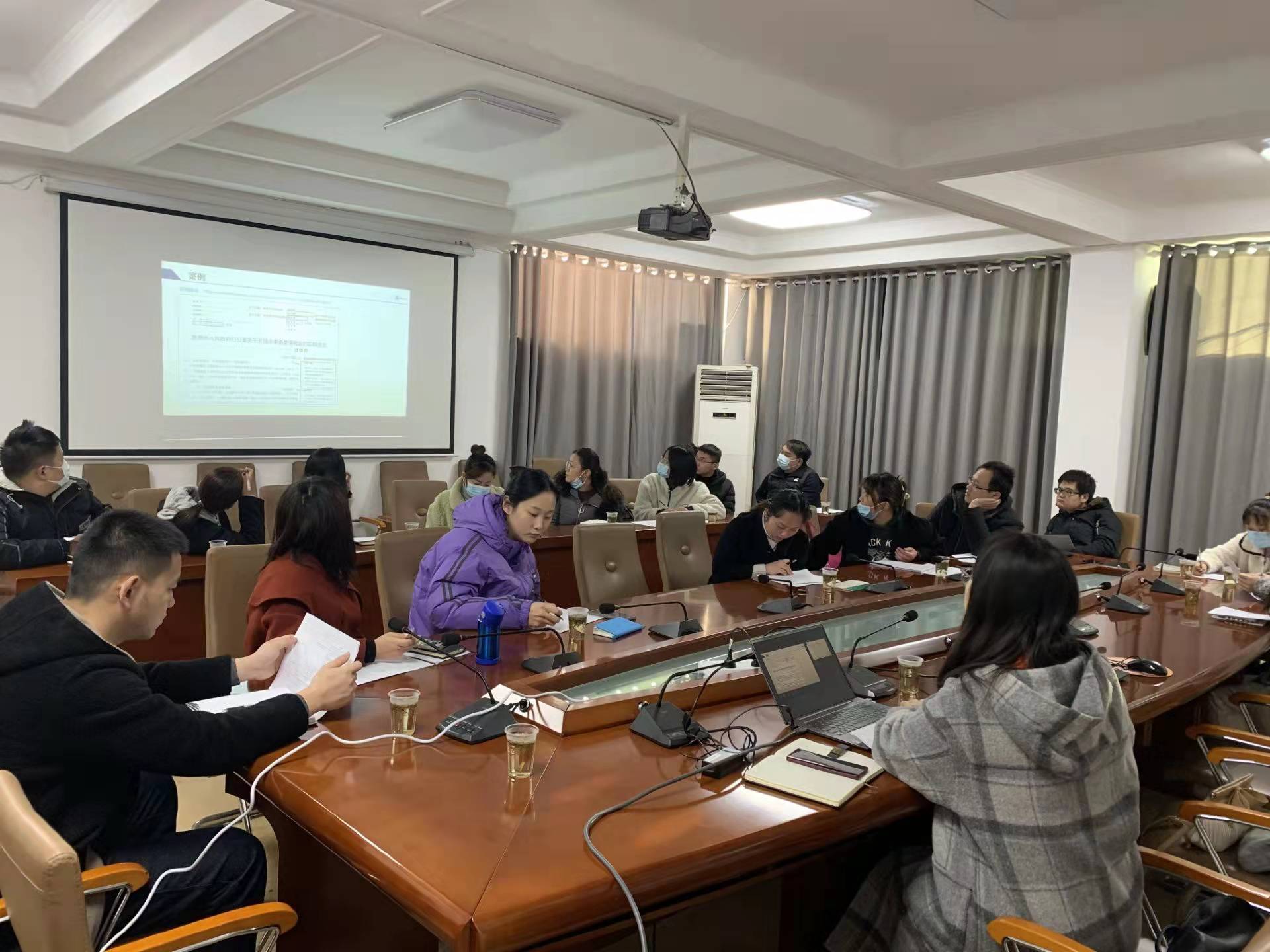 謝家集區(qū)人民政府辦公室召開迎接國(guó)辦政務(wù)公開第三方評(píng)估專題會(huì)議 